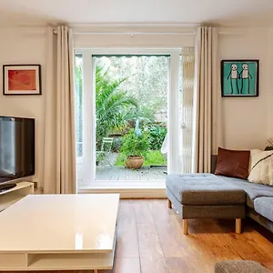 charming-2-bed-garden-flat.cambridgehotelsuk.com/